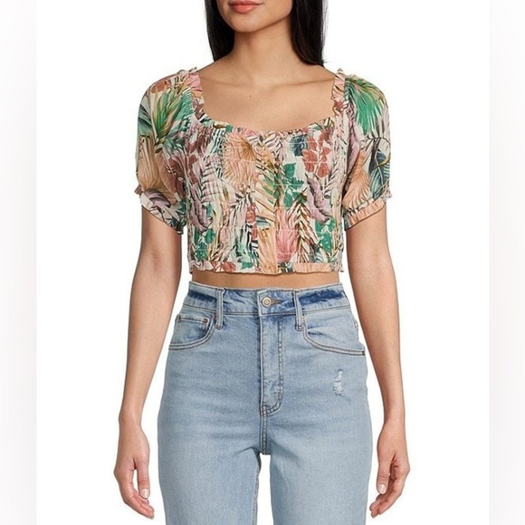 Hurley Palmetto Sunset Floral Print Short Puff Sleeve
Smocked Crop Top - Picture 1 of 6